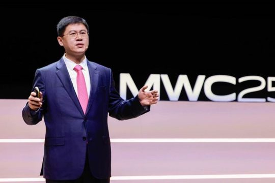 Li Peng, Huawei's Corporate Senior Vice President and President of ICT Sales & Service